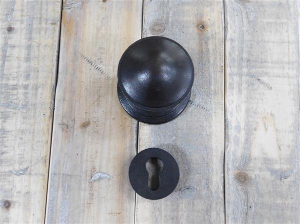 Grote foto deurknop met knoprozet en veiligheidsrozet antiek ijzer donker bruin doe het zelf en verbouw materialen en producten