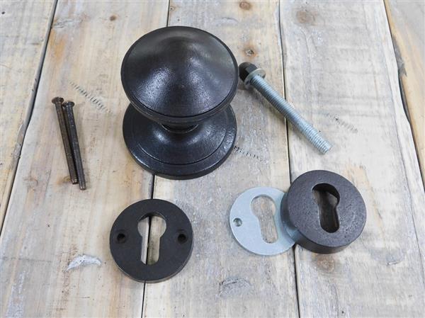 Grote foto deurknop met knoprozet en veiligheidsrozet antiek ijzer donker bruin doe het zelf en verbouw materialen en producten