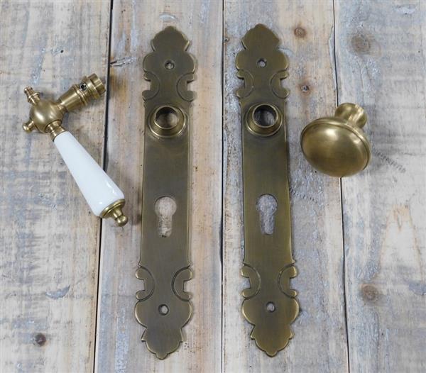 Grote foto 1 set deur hang en sluitwerk 1 knop 1 deurklink met porseleinen handvat antiek wit 2 deurplaten doe het zelf en verbouw materialen en producten