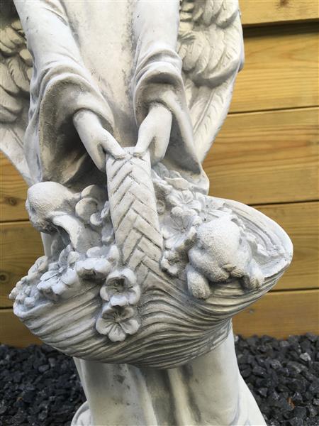 Grote foto beeld engel met een mandje 62 cm steen tuin en terras tuindecoratie
