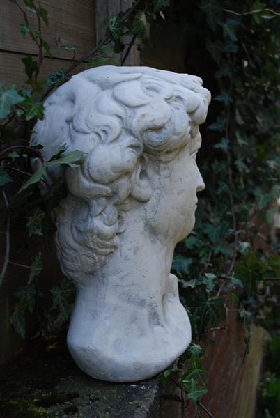 Grote foto apollo sculptuur van zwaar steen prachtig in detail tuin en terras tuindecoratie