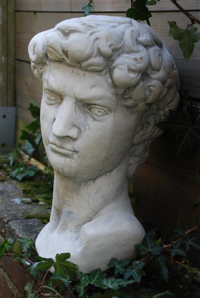 Grote foto apollo sculptuur van zwaar steen prachtig in detail tuin en terras tuindecoratie