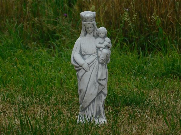 Grote foto maria met kind in de arm vol steen onbehandeld tuin en terras tuindecoratie