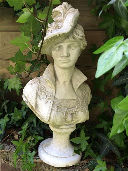 Grote foto sculptuurbeeld dame vol steen prachtig tuin en terras tuindecoratie