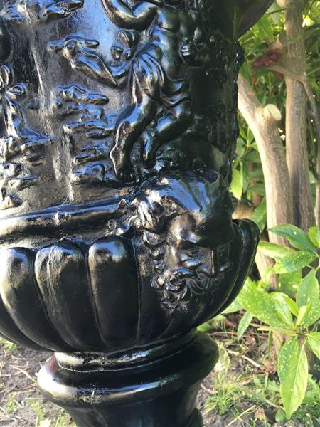 Grote foto zeer opvallende en zware bloempot vaas uit vol steen zwart tuin en terras overige tuin en terras