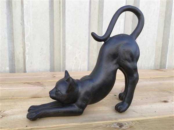 Grote foto sculptuur van een kat die zich uitstrekt tuin en terras tuindecoratie