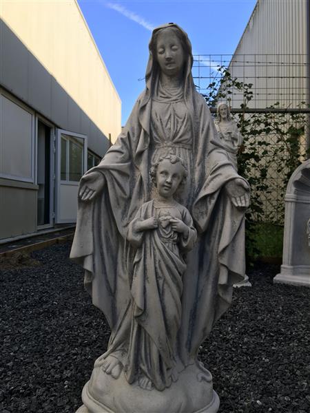 Grote foto maria met kind vol steen. tuin en terras tuindecoratie