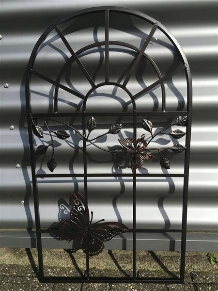 Grote foto vlinder venster model metal old brown rust tuin en terras tuindecoratie