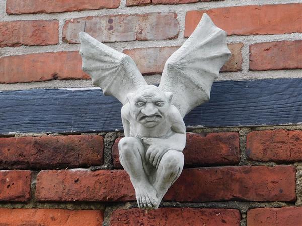 Grote foto gargoyle demonen verdrijver vol steen wanddeco tuin en terras tuindecoratie