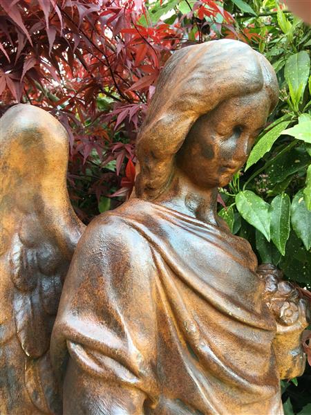 Grote foto staande engel in oxide 105 cm steen tuin en terras tuindecoratie