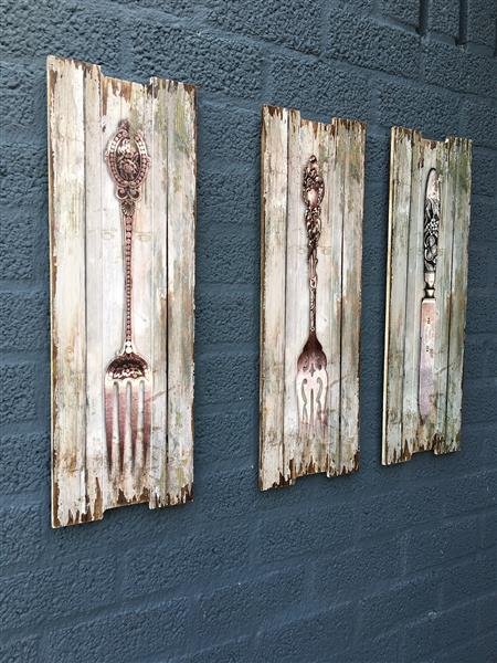 Grote foto set van 3 houten design borden met bestek afbeeldingen. huis en inrichting woningdecoratie