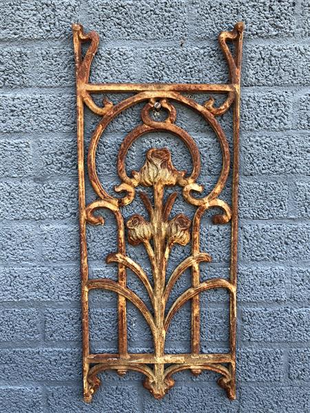 Grote foto metalen sierrek art nouveau rozenrek als landelijke decoratie wandrek tulp. tuin en terras tuindecoratie