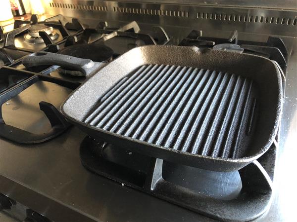 Grote foto zware gietijzeren grill pan ouderwetse topkwaliteit. tuin en terras tuindecoratie