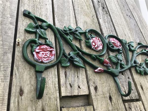 Grote foto wand kapstok gietijzer groen met rozen rood 3 stevige haken. tuin en terras tuindecoratie