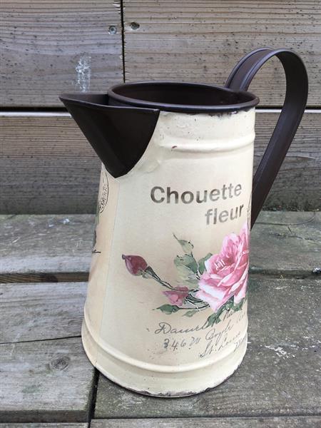 Grote foto vintage flower jug blikje karaf rustiek melk kan tuin en terras tuindecoratie