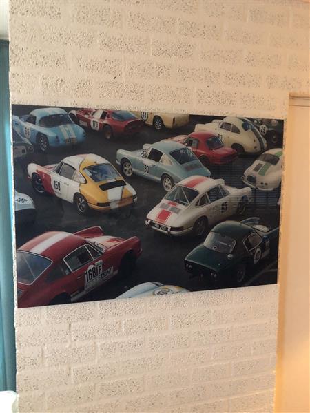 Grote foto wanddecoratie kunst op glas full color oldtimer porsche zeer fraai tuin en terras tuindecoratie