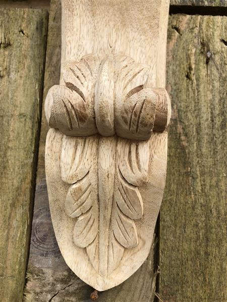 Grote foto fraaie snak schouwconsole groot wandconsole met de hand gesneden uit koloniaal hout zeer fraai tuin en terras tuindecoratie