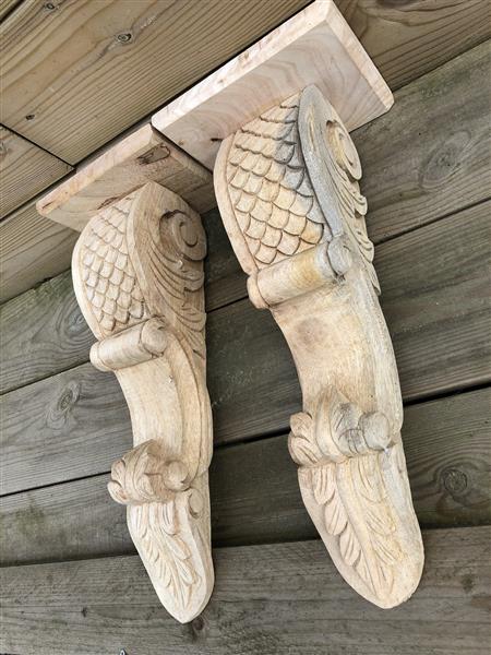 Grote foto fraaie snak schouwconsole groot wandconsole met de hand gesneden uit koloniaal hout zeer fraai tuin en terras tuindecoratie