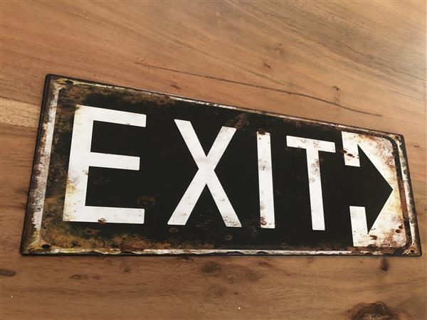 Grote foto mooi metalen sign wand bord met exit. tuin en terras tuindecoratie