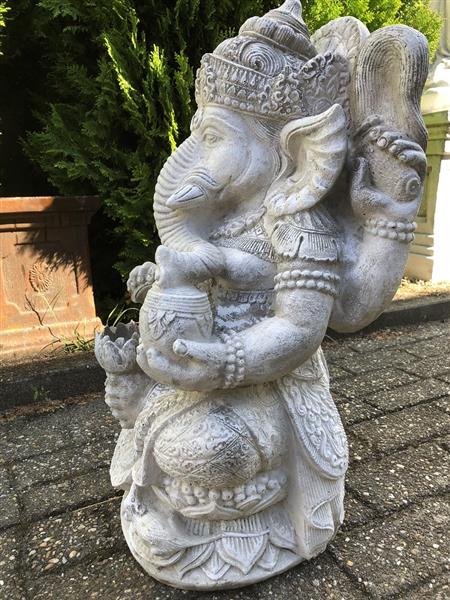 Grote foto beeld ganesha 1 de god van de wijsheid welvaart en geluk vol steen tuin en terras tuindecoratie