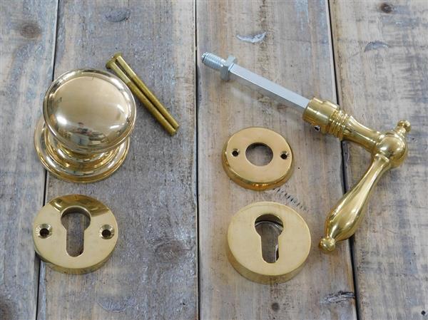 Grote foto deur set met deurknop klink en veiligheidsrozet veiligheidssluiting messing. doe het zelf en verbouw materialen en producten