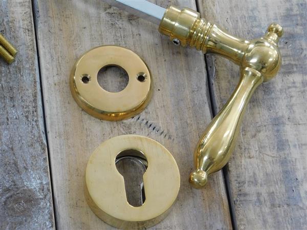Grote foto deur set met deurknop klink en veiligheidsrozet veiligheidssluiting messing. doe het zelf en verbouw materialen en producten