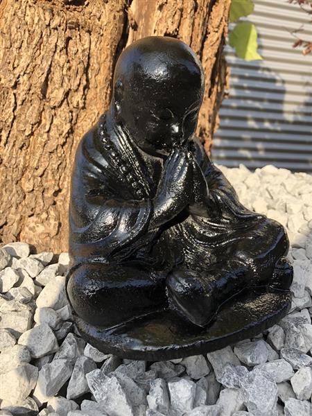 Grote foto shaolin monnik zittend biddend vol steen zwart tuin en terras tuindecoratie