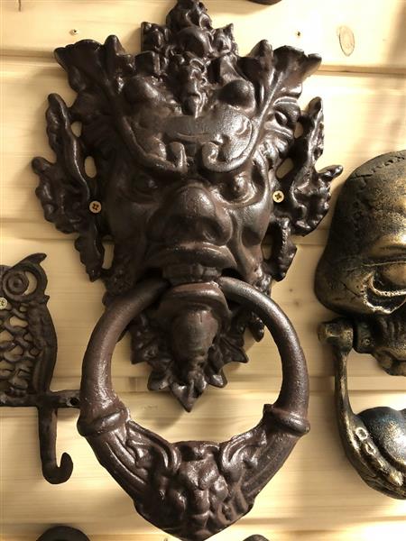 Grote foto gietijzeren deurklopper met hoofd van de duivel donkerbruin zeer apart doe het zelf en verbouw materialen en producten