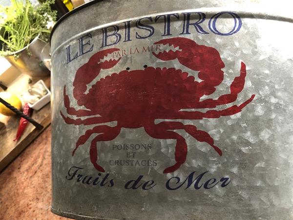 Grote foto een hele fraaie decoratieve zinken teil met de tekst le bistro en een afbeelding van een krab. tuin en terras overige tuin en terras