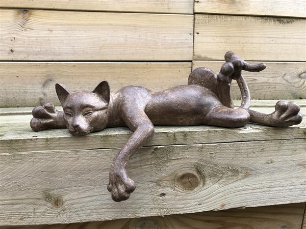 Grote foto sculptuur liggende kat uit polystein tuin en terras tuindecoratie