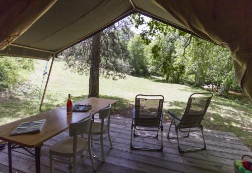 Grote foto ingerichte safaritent in frankrijk vakantie autovakanties