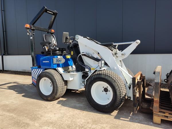 Grote foto sherpa 300 miniloader shovel met veel aanbouwdelen agrarisch shovels