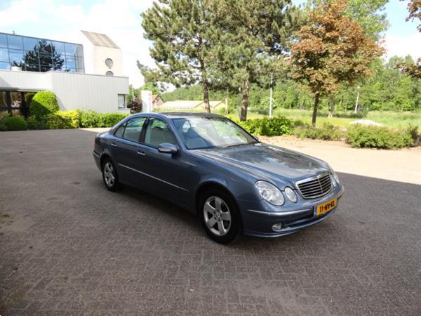 Grote foto mercedes 270 cdi diesel 2004 in top staat. auto mercedes