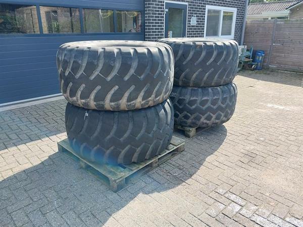 Grote foto set wielen voor kipper mesttank 25 55 r25 8 gat landbouwsteek agrarisch tuinbouw