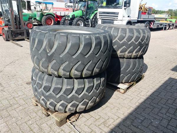 Grote foto set wielen voor kipper mesttank 25 55 r25 8 gat landbouwsteek agrarisch tuinbouw