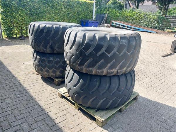 Grote foto set wielen voor kipper mesttank 25 55 r25 8 gat landbouwsteek agrarisch tuinbouw