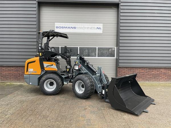 Grote foto giant g2500 hd x tra minishovel nieuw 680 lease pro inching agrarisch shovels