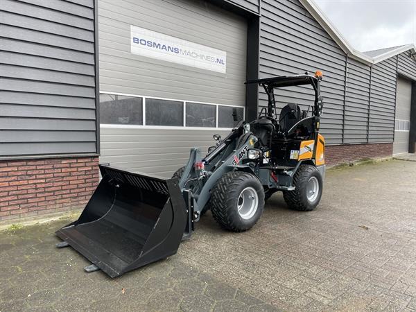 Grote foto giant g2500 hd x tra minishovel nieuw 680 lease pro inching agrarisch shovels