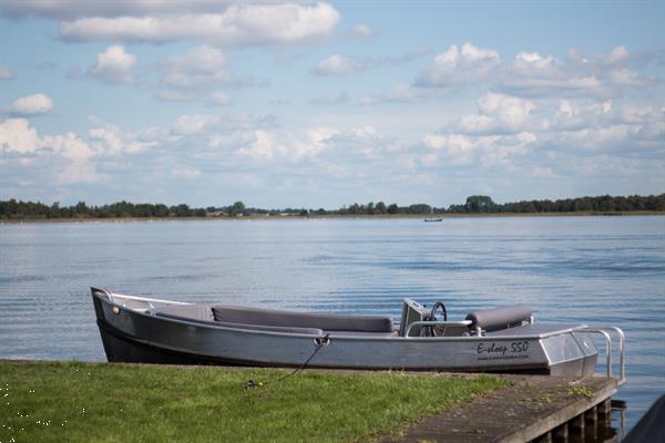 Grote foto groepsaccommodatie giethoorn 12 personen met boot vakantie nederland noord