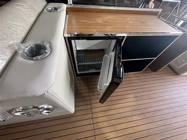 Grote foto aquarius 727 deluxe hard top boot met elektromotor watersport en boten speedboten