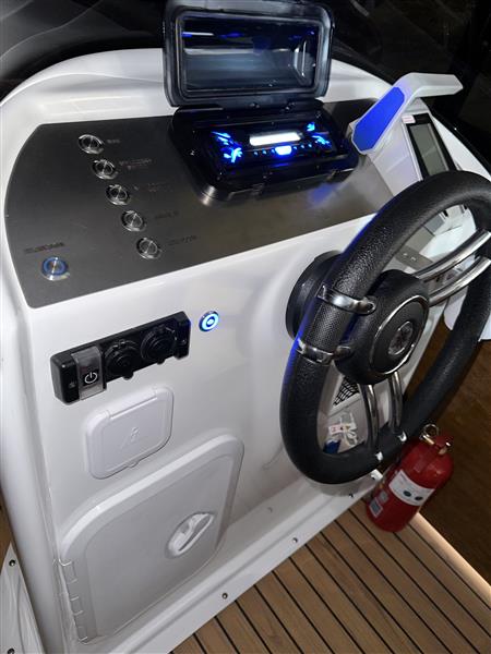 Grote foto aquarius 727 deluxe hard top boot met elektromotor watersport en boten speedboten