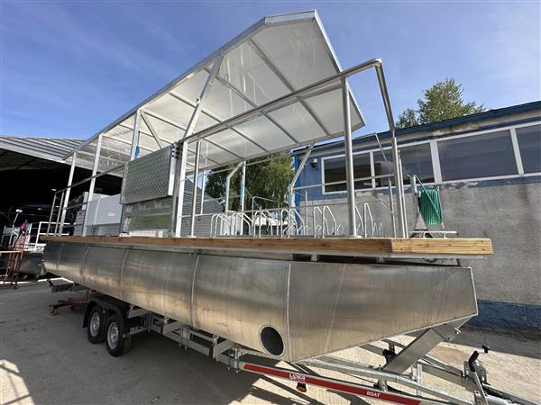 Grote foto aqarius 727 boot met een platform voor fietsen watersport en boten speedboten