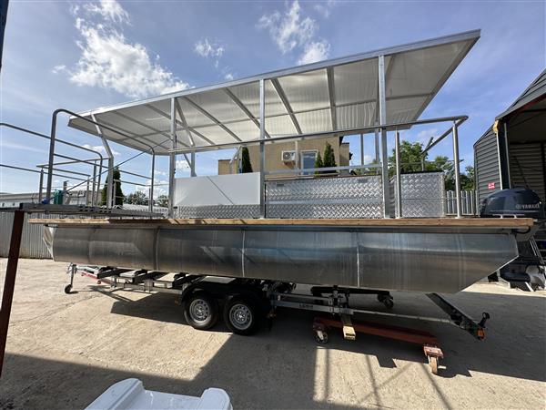 Grote foto aqarius 727 boot met een platform voor fietsen watersport en boten speedboten