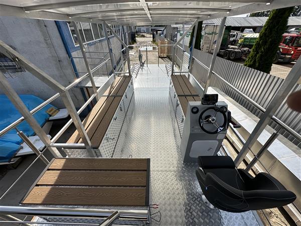 Grote foto aqarius 727 boot met een platform voor fietsen watersport en boten speedboten