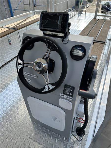 Grote foto aqarius 727 boot met een platform voor fietsen watersport en boten speedboten