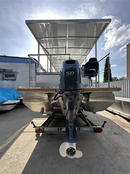 Grote foto aqarius 727 boot met een platform voor fietsen watersport en boten speedboten