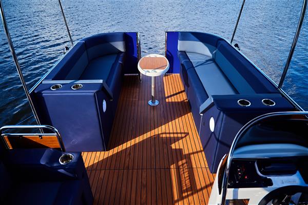 Grote foto pontonboot elektrische watertram met panelen watersport en boten speedboten