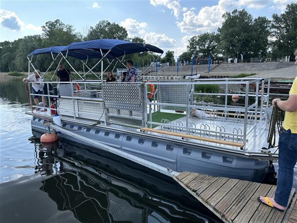 Grote foto aqarius 727 pontonboot met fietsplatform watersport en boten speedboten