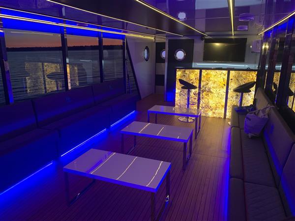 Grote foto woonboot catamaran lakestar1300 partyboot watersport en boten catamarans