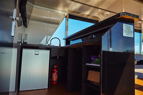 Grote foto woonboot catamaran lakestar1300 partyboot watersport en boten catamarans